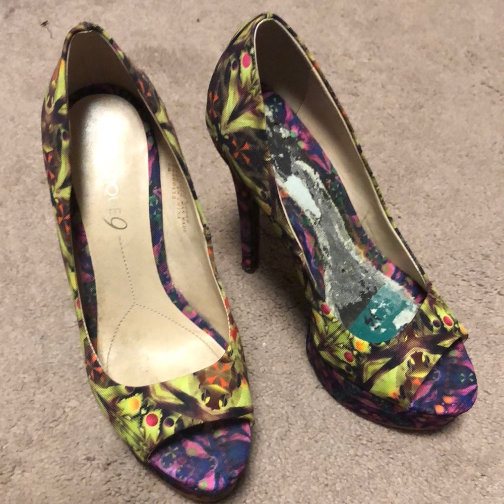 Nine West Colorful heels! 💙🤍💞💚💛🧡💜